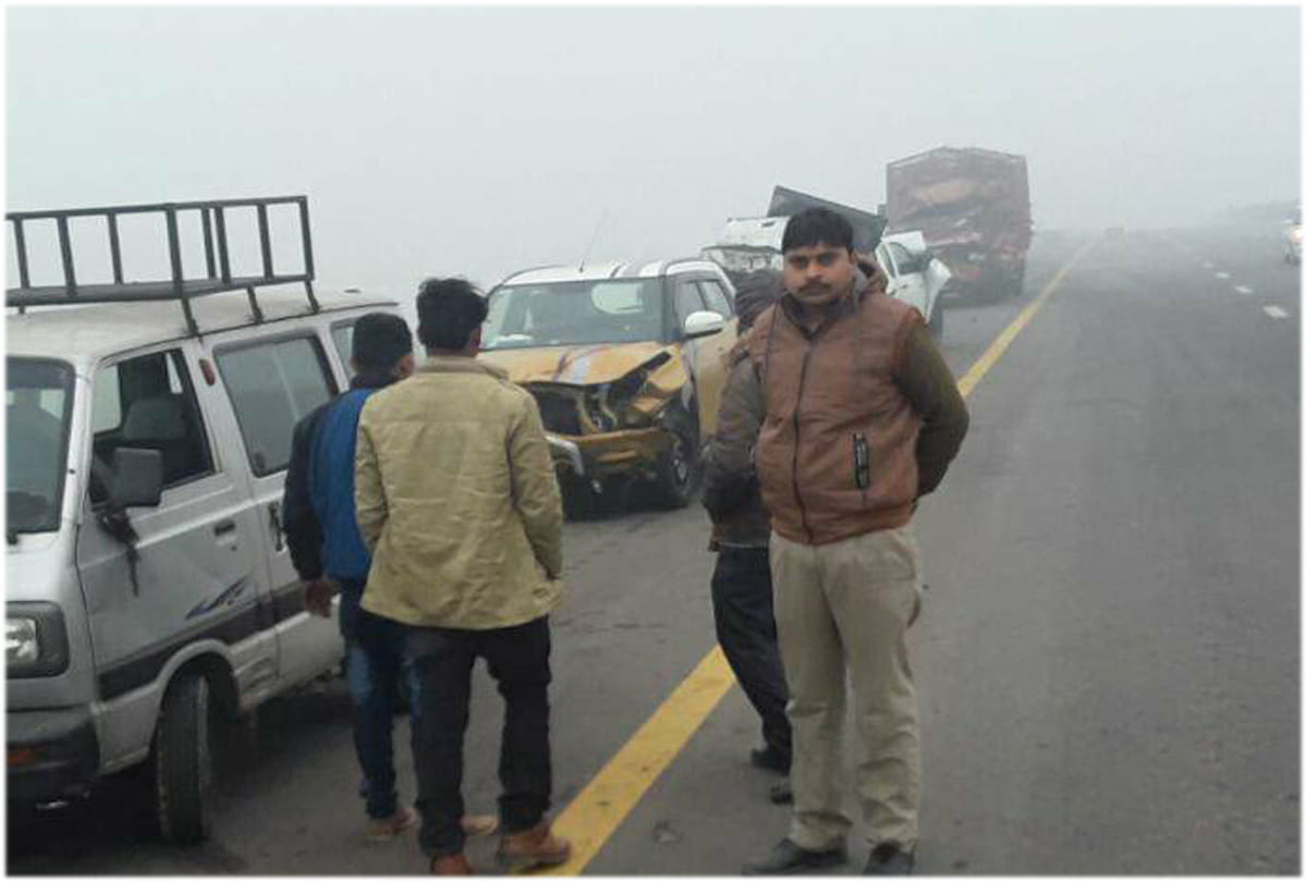 agra lucknow expressway accident due to fog at kannauj