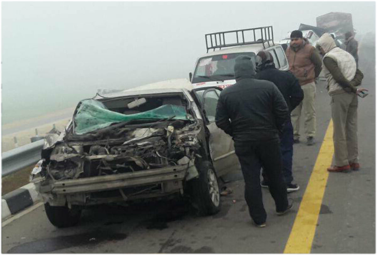agra lucknow expressway accident due to fog at kannauj