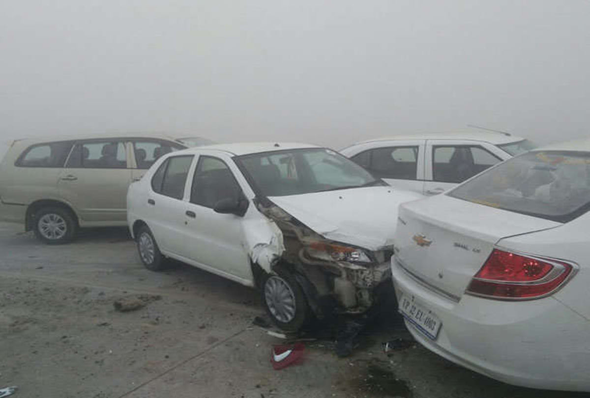 agra lucknow expressway accident due to fog at kannauj