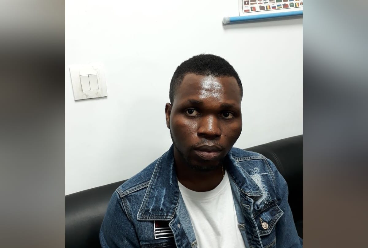 man caught for carrying two fake passports in igi