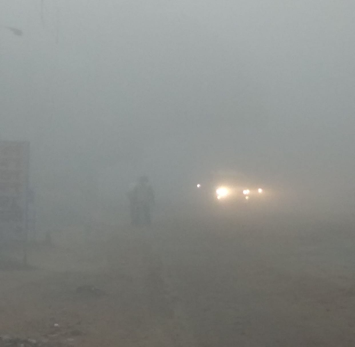 सर्दी ने बढ़ाई लोगों की मुश्किलें, कोहरे ने थामी  रफ्तार