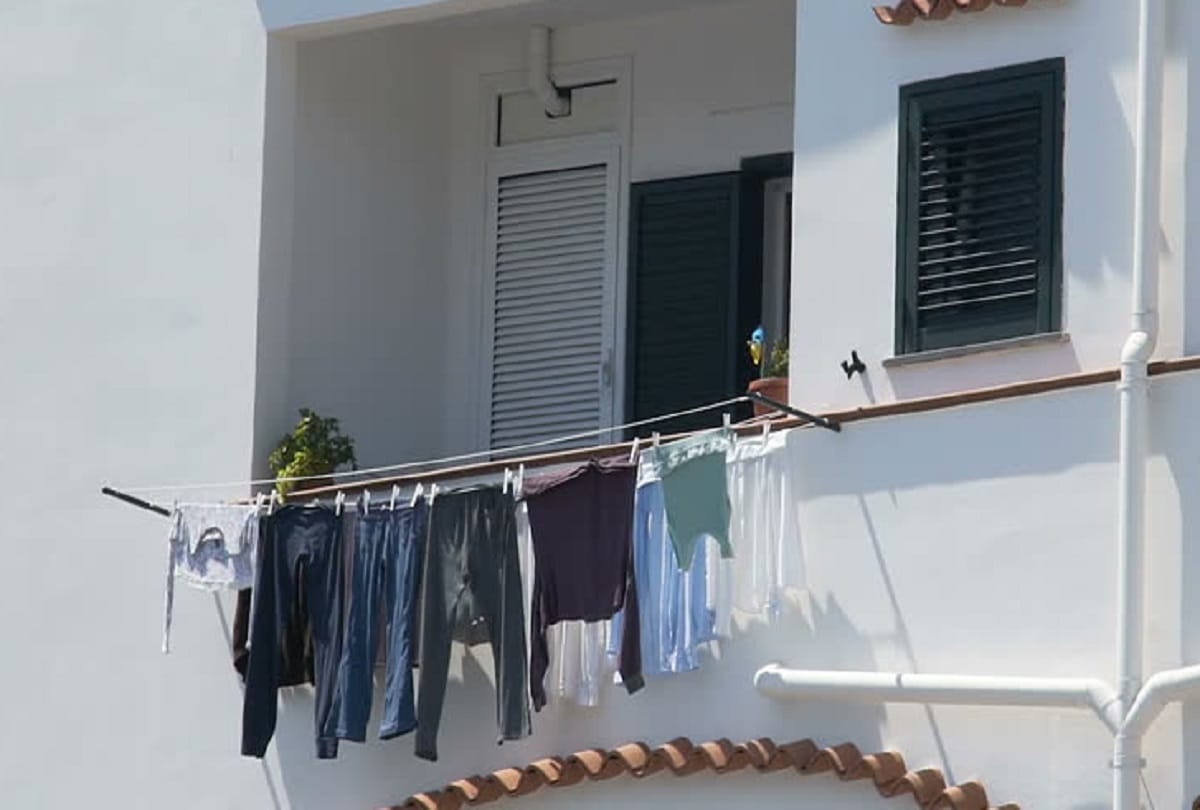 Line Drying Is The Best Way To Dry Clothes In Winters