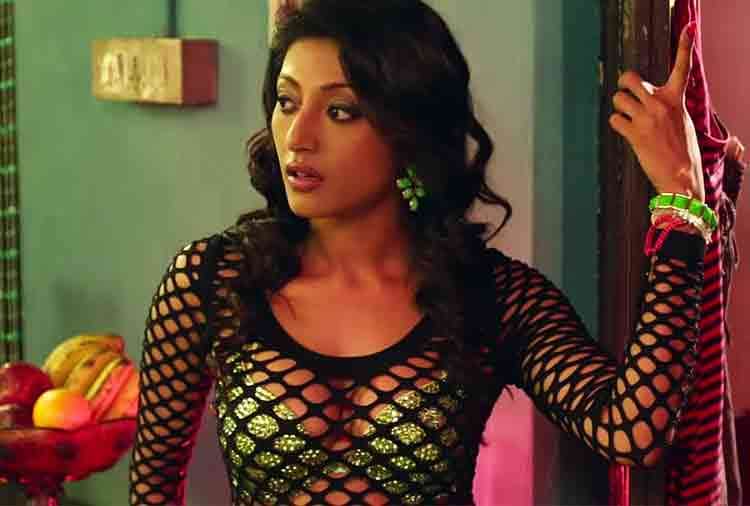 hate story actress paoli dam went for honeymoon and saved by helicopter