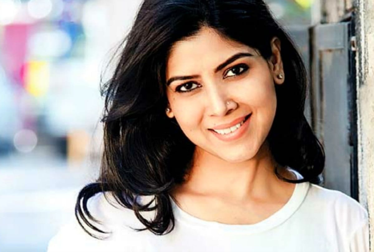 sakshi tanwar adopts 8 months baby girl pictures viral
