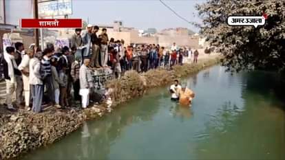 Unique protest to demand for financial aid to the family of martyr in shamli
