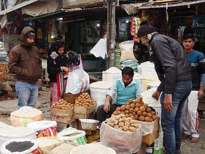 Makar Sankranti 2024 Inflation on Makar Sankranti, Tilkut being sold at Rs 300 per kg; Jaggery and lye are al