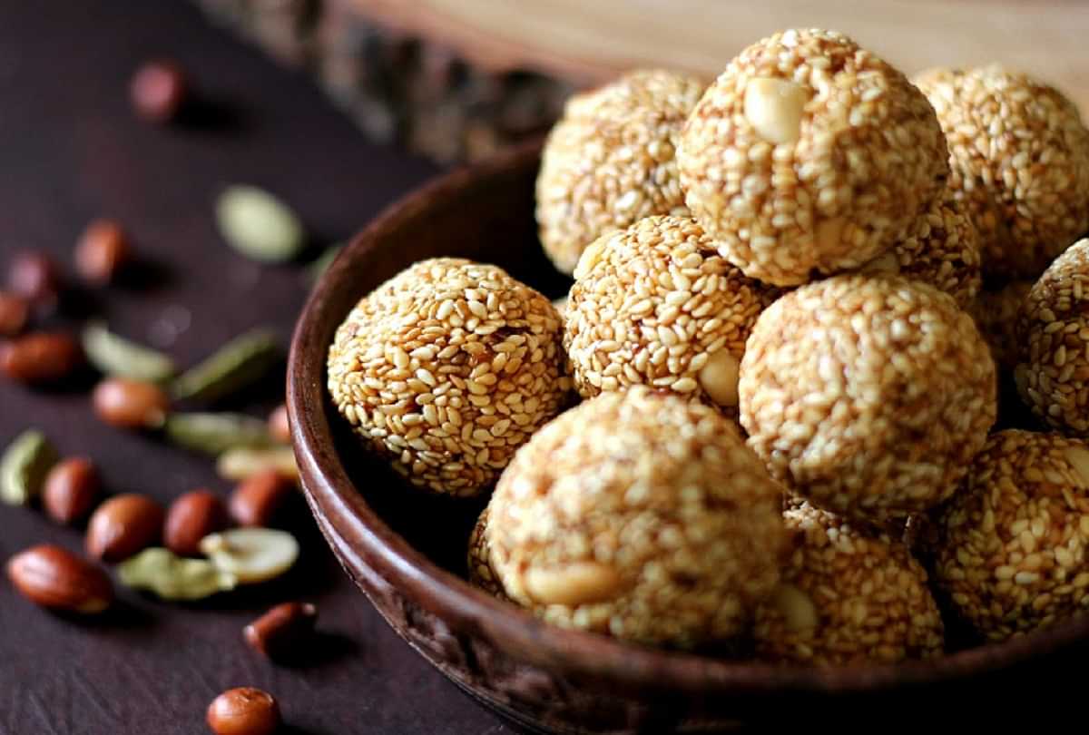 Makar Sankranti 2019 Food Recipe Sesame Seeds Til Aur Gur Ke Ladoo Ki  Recipe - Amar Ujala Hindi News Live - मकर संक्रांति 2019:अपनों को दें तिल  और गुड़ की गर्मी, इस