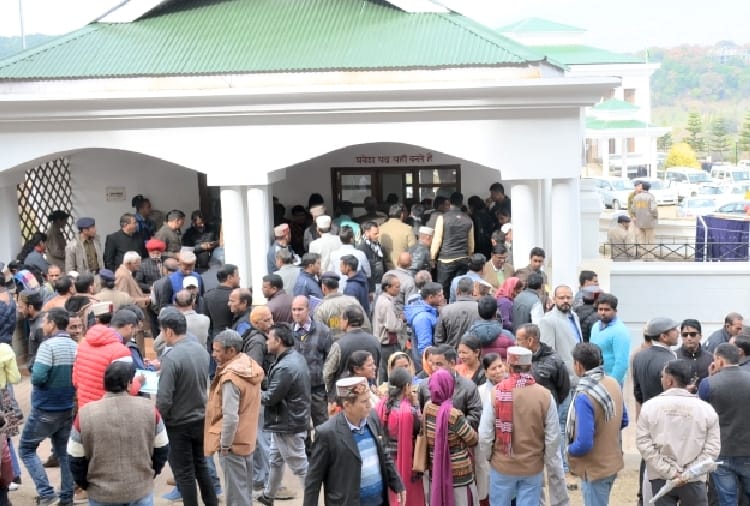 Power and opposition party charged one another in himachal assembly