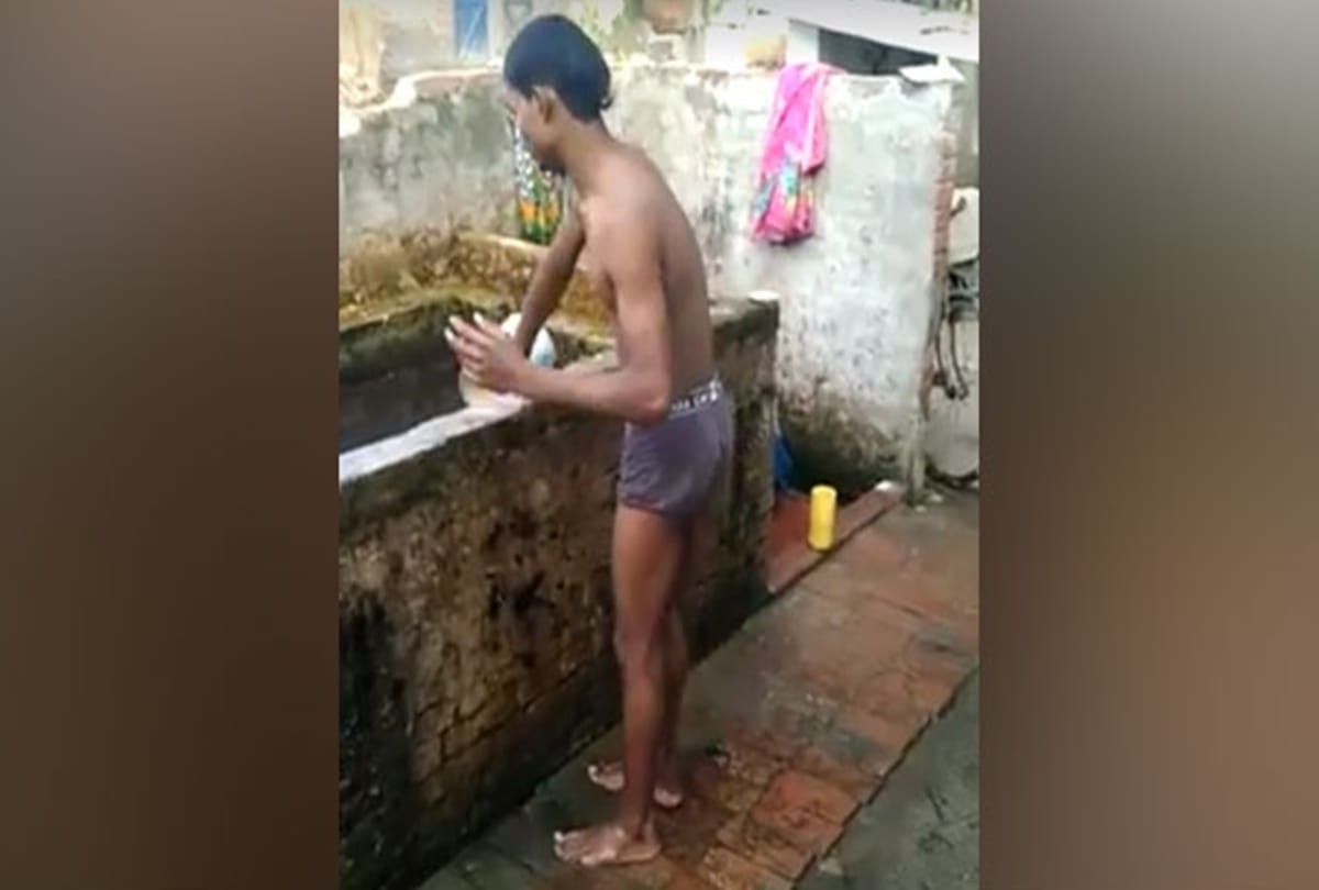 watch how this man took bath without water viral on social media