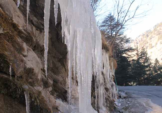 ganga and water fall freeze in uttarakhand