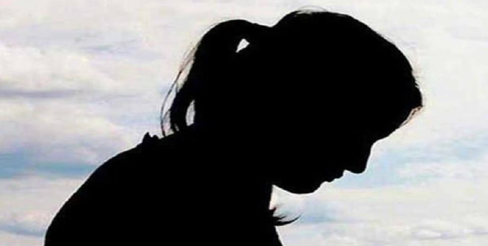 Female employee of Jalkal department in panic imprisoned at home with two daughters