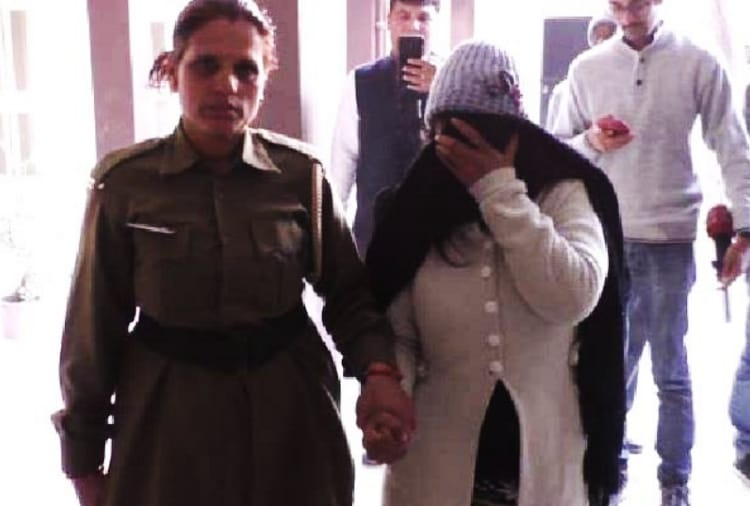 After making physical relation, demanded 20 lakhs from businessman