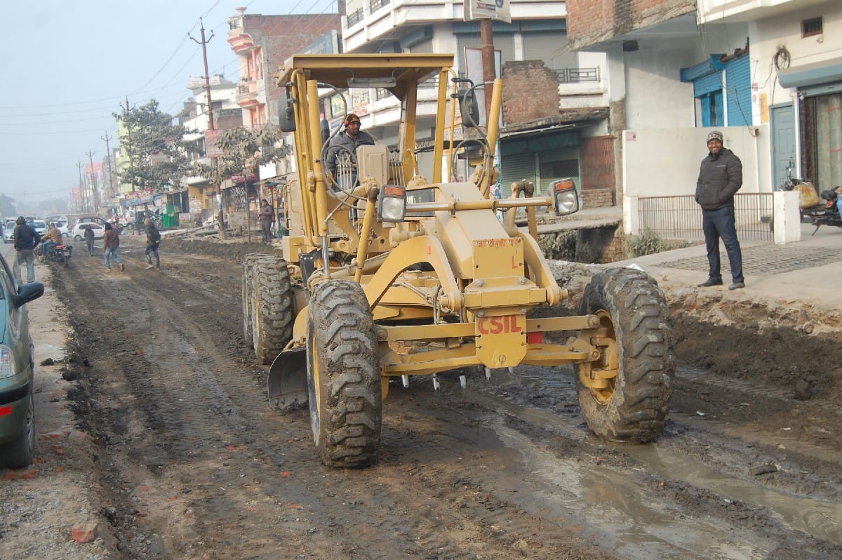 शहर के भीतर शुरू हुआ फोन लेन का निर्माण