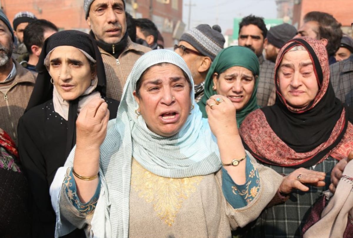 Bilal ahmad kava's family protest in srinagar