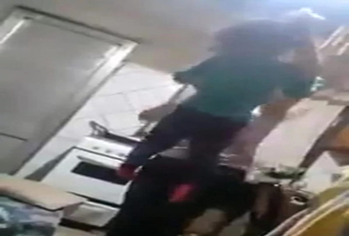 Cruel mum lifts her 3 year old daughter by her hair then brutally kicks her