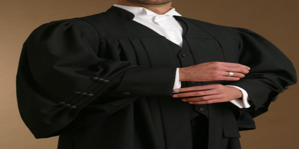 police inspector misbehave with advocate