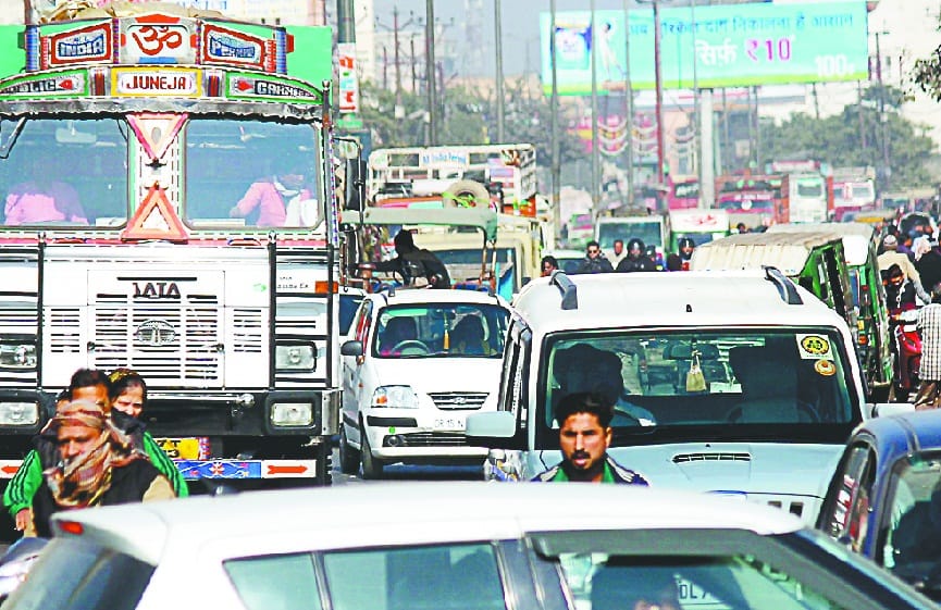 raat me halki road se nahi niklege bhaari vaahan