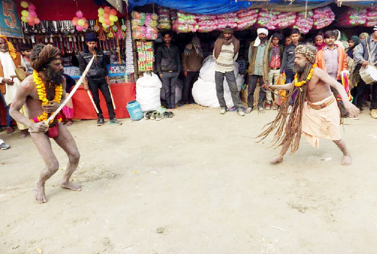 sadhus showed strange stunts in farrukhabad mela ramnagariya