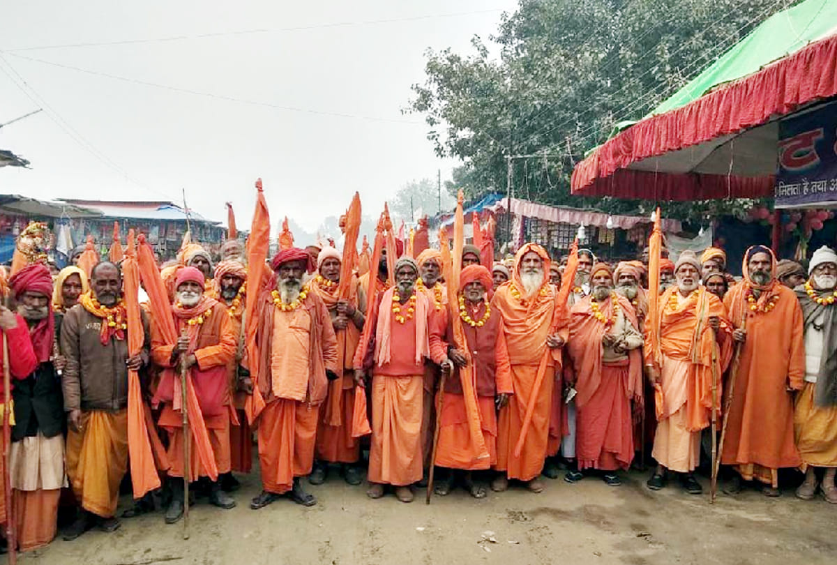 sadhus showed strange stunts in farrukhabad mela ramnagariya