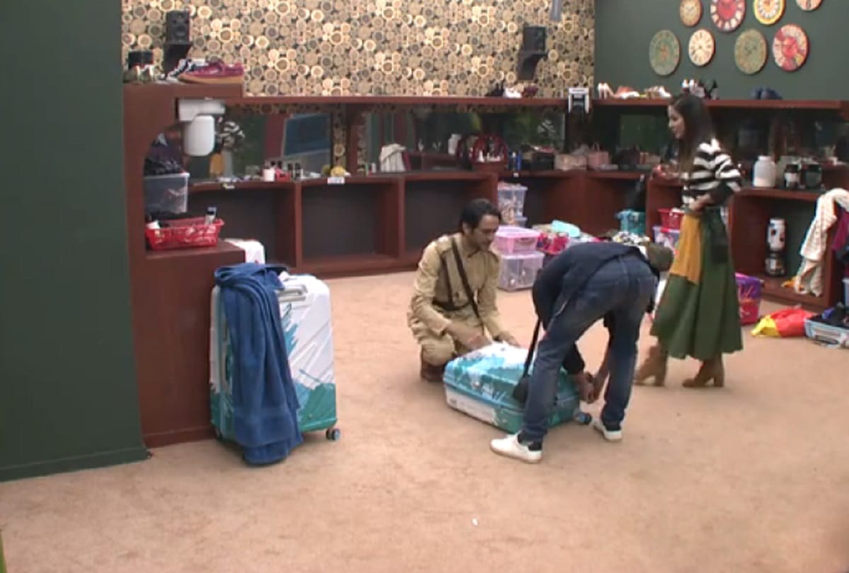 Bigg Boss 11 contestant Hina Khan shared girls problem with Vikas Gupta in during task 