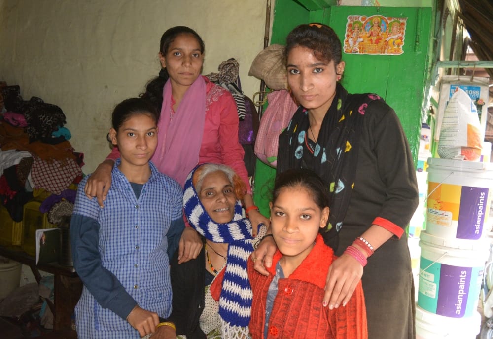 woman sell tea in mathura for study of daughter