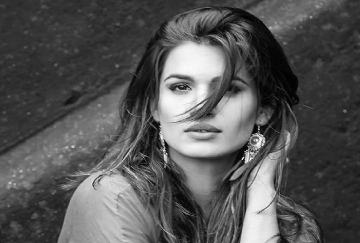  Splitsvilla 10 winner Naina Singh dressing sense looks like Bollywood actresses