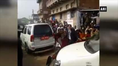  villagers attacked on CM Nitish Kumar's convoy in bihar