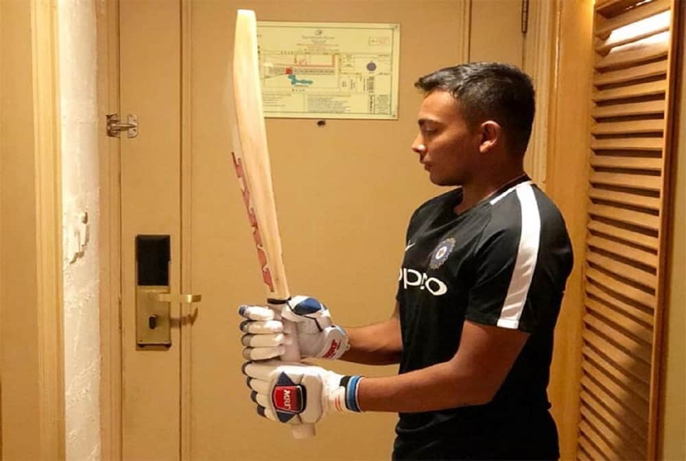 prithvi shaw played helicopter shot as like ms dhoni