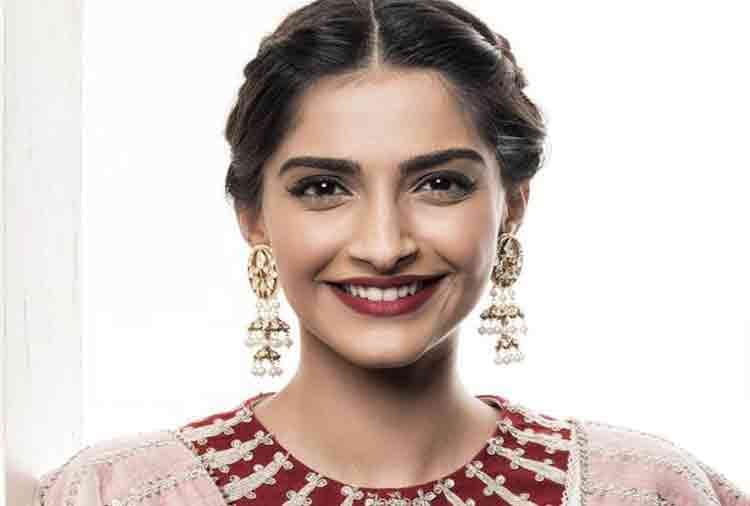 sonam kapoor tweet on foam mattresses boyfriend get shocked