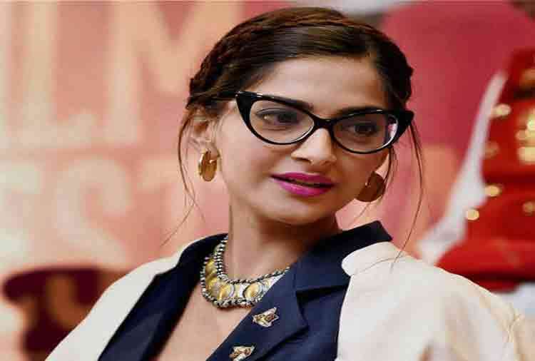 sonam kapoor tweet on foam mattresses boyfriend get shocked