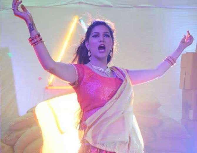 sapna chaudhary get 7 crore rupees legal notice from singer vikas kumar