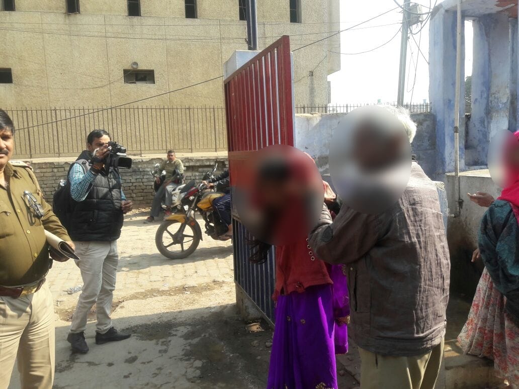 agra girl consumed poison in police station