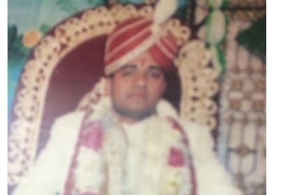 A doctor commits suicide in vipulkhand in lucknow.