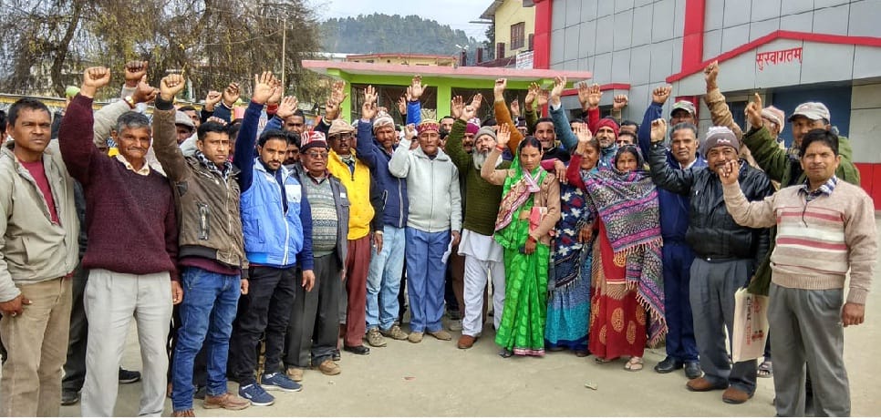 In the streets opposed by Bypass, the villagers descended on the streets
