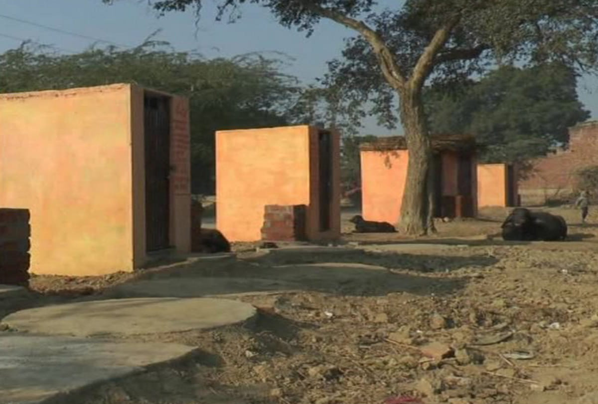100 toilets in Etawah's Kripalpur painted saffron 