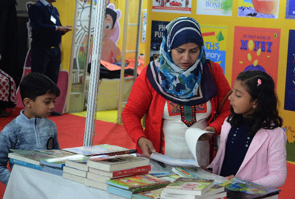 books are available on seventy percent discount in Delhi world book fair 2018 