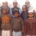 महुली थाना क्षेत्र के मडहाराजा में स्थित मदरसे के छात्र।