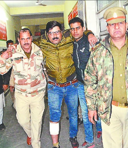 Four arrested including Rs 25 thousand prize in encounter