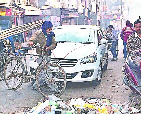 Municipal and cleaning workers face-to-face