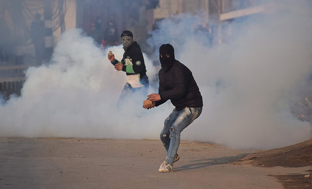 stone pelting on security forces in kashmir valley on jrl shutdown
