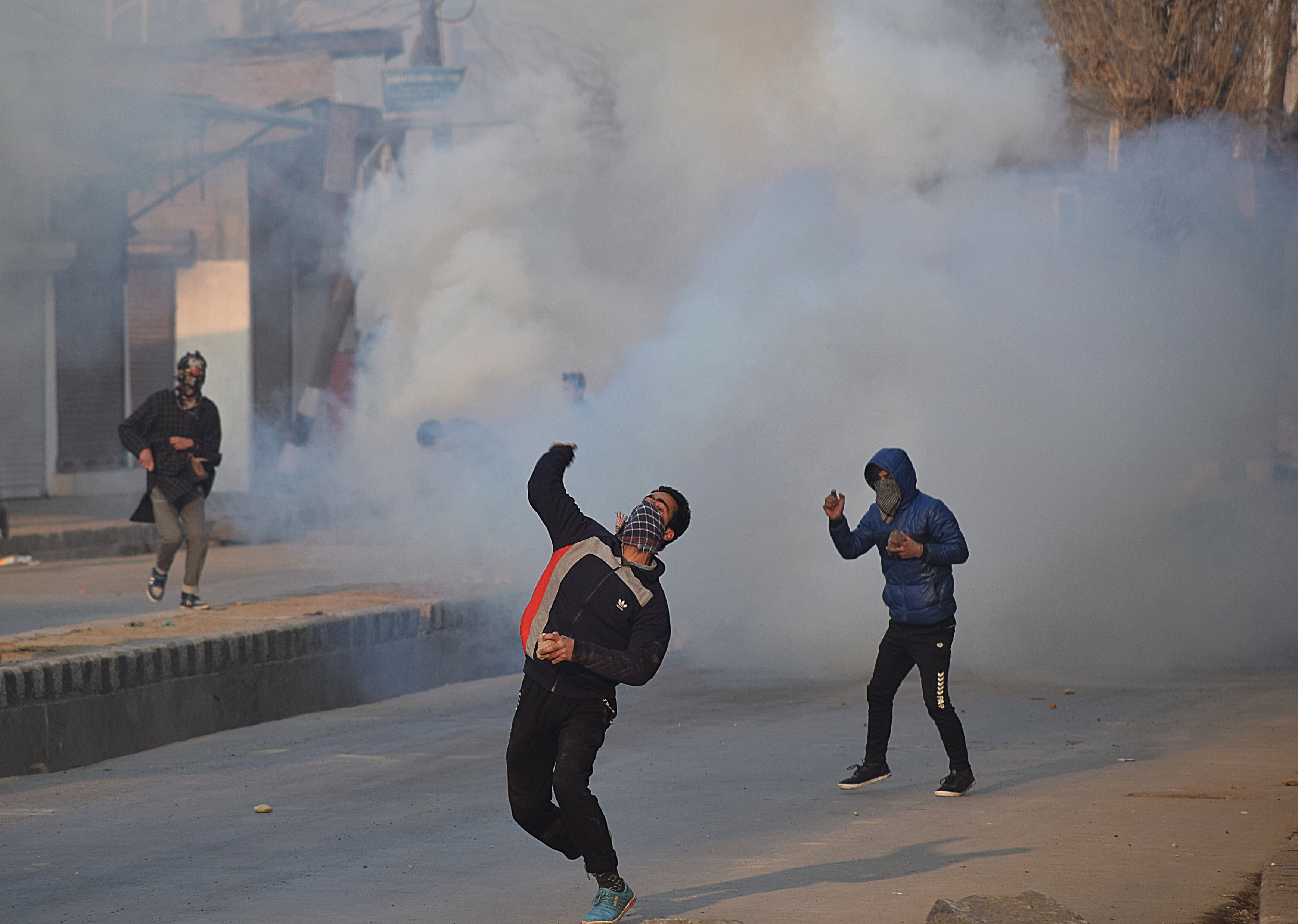 stone pelting on security forces in kashmir valley on jrl shutdown