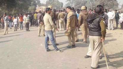 husband and wife died after accident in mainpuri