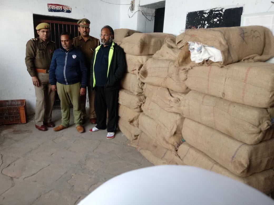 agra police arrested smugglers 