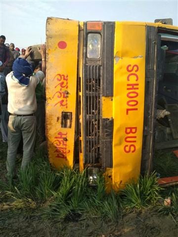 school bus accident,Thirty cats, two serious