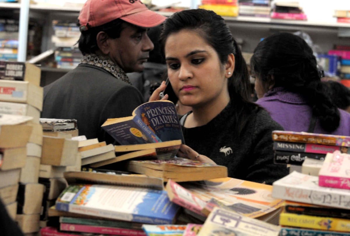 Book Market of Dariaganj shopping