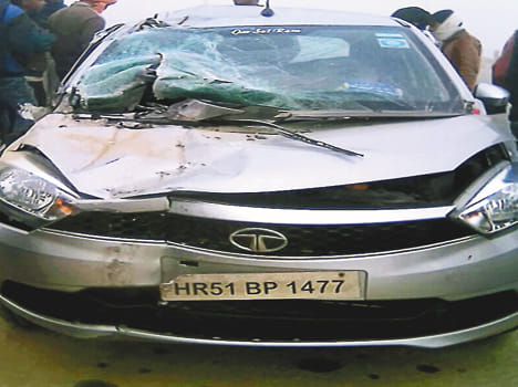 Three vehicles collide in the fog, eight injured