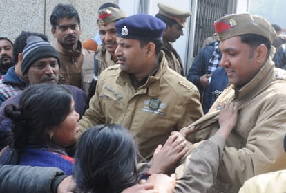 four people died due to Suffocation