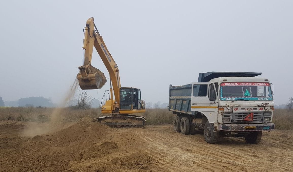 Meerut news, illegal soil mining in Meerut with the help of Police setting