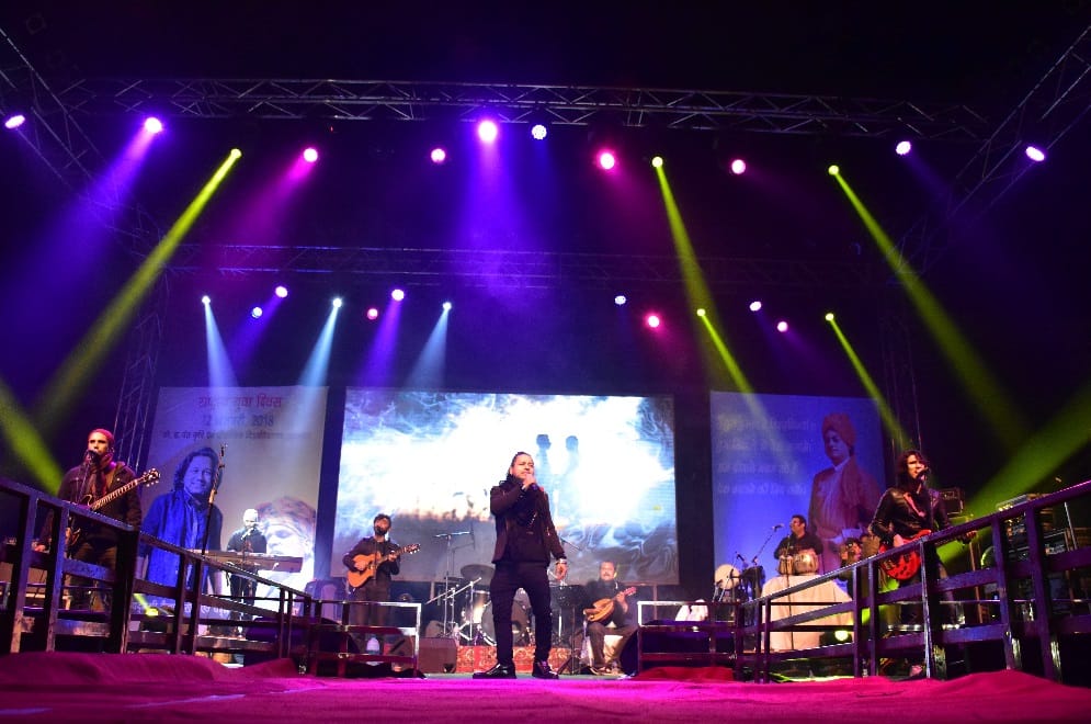 kailash kher live performance in pantnagar uttarakhand