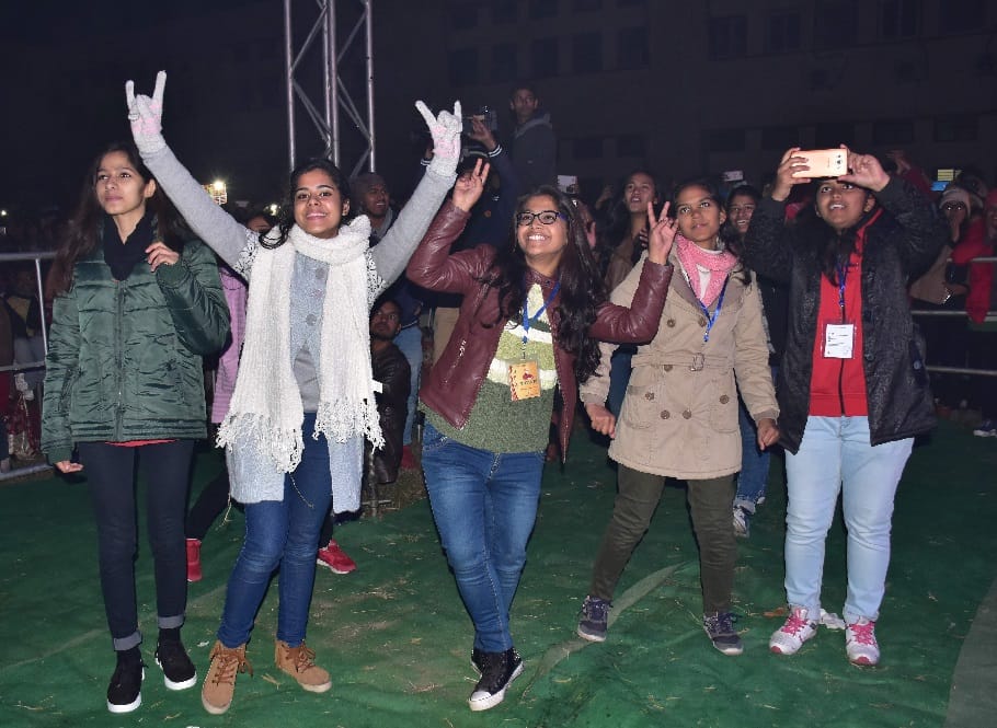 kailash kher live performance in pantnagar uttarakhand